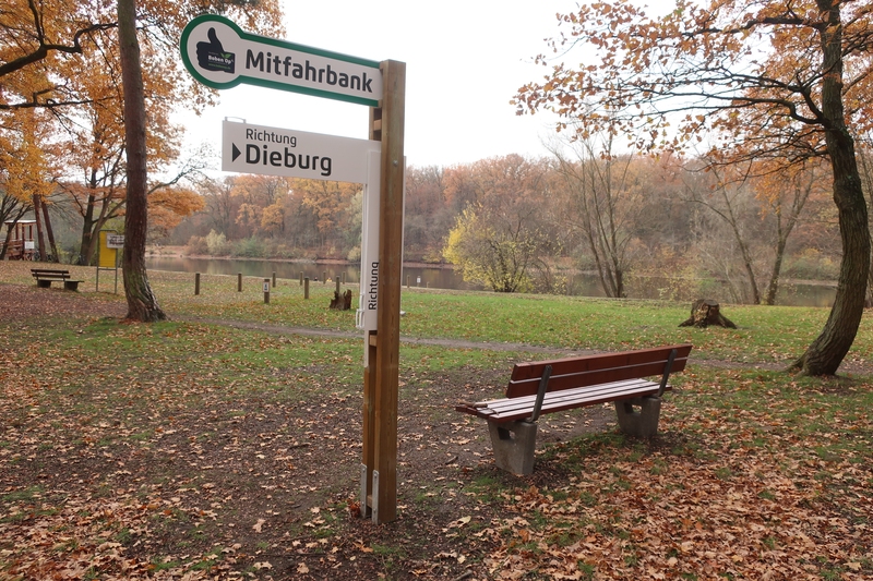 Die Mitfahrbank an der Grube Prinz von Hessen in Darmstadt